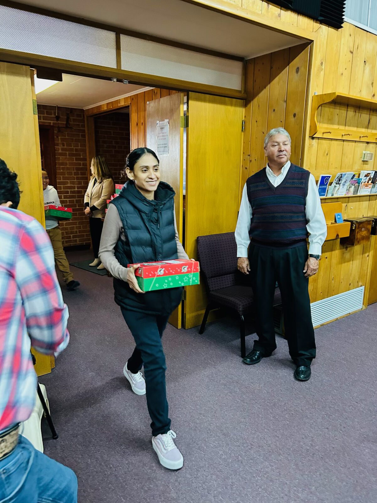 Cajas con artículos para niños de la sierra